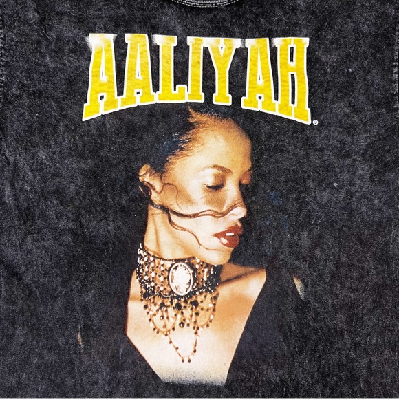 Aaliyah Acid Wash Profile Graphic Short Sleeve T-Shirt in Black Women’s Sz S - Picture 2 of 6